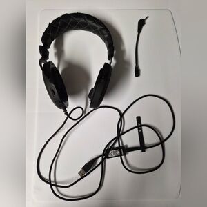 Corsair HS60 Pro Surround FOR PARTS OR REPAIR